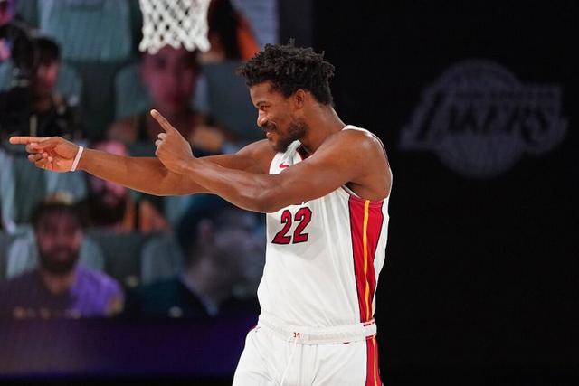 王哲林谈世界杯:上场就全力以赴 这是我的工作