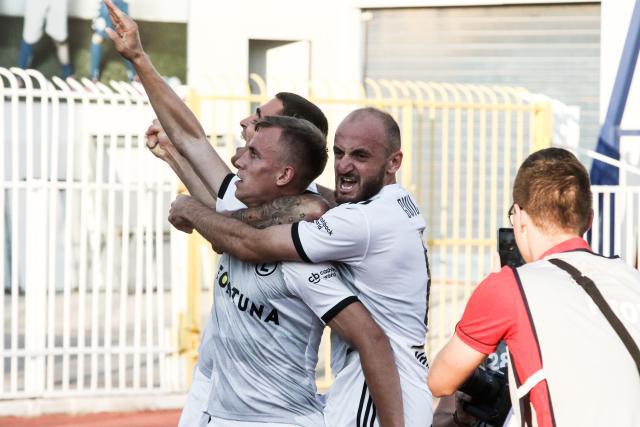 近五百名羽球女将西安过招 全民健身乐享运动之趣